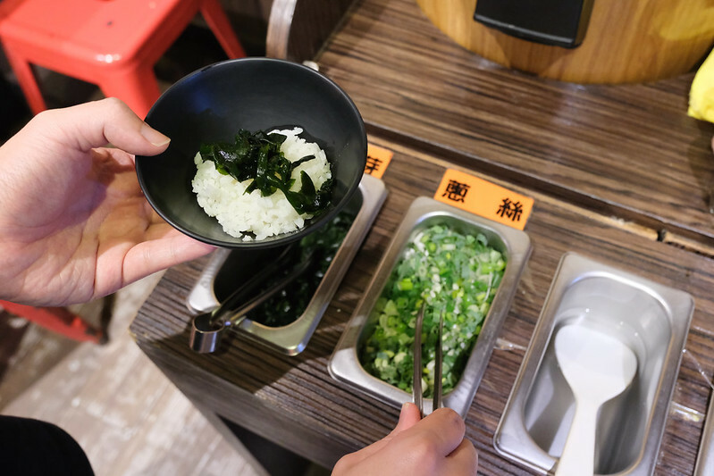台北中山區串燒|燒鳥串道吉林店,平價又飽足,免費柴魚拌飯+茶泡飯吃到飽!