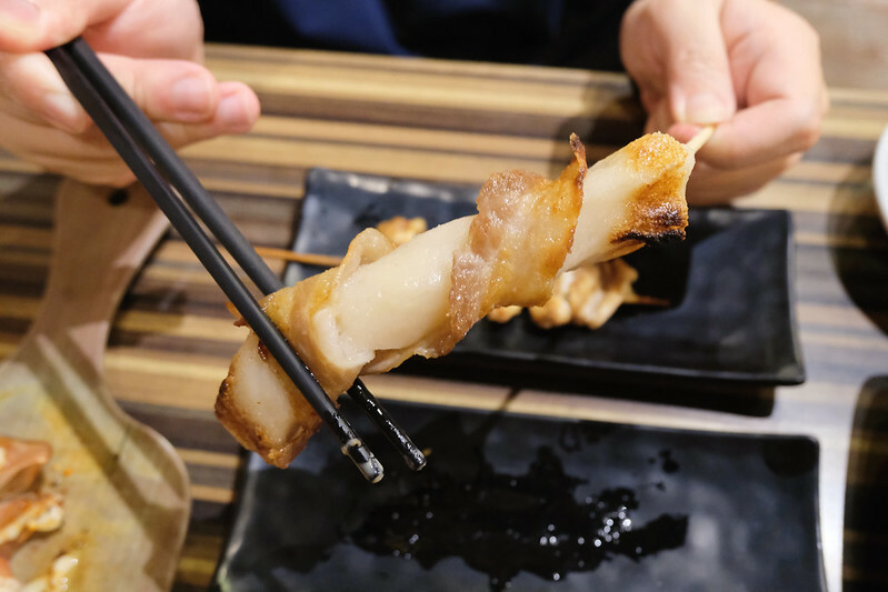 台北中山區串燒|燒鳥串道吉林店,平價又飽足,免費柴魚拌飯+茶泡飯吃到飽!