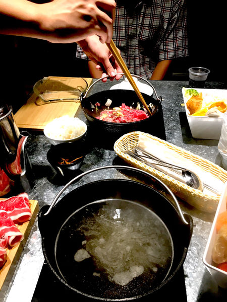 ［松山］肉·普普 石頭火鍋