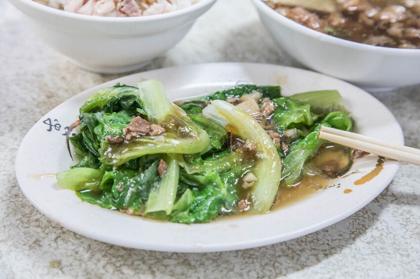 嘉義火雞肉飯推薦！阿溪火雞肉飯天還沒亮就在排，嘉義市場美食必吃。