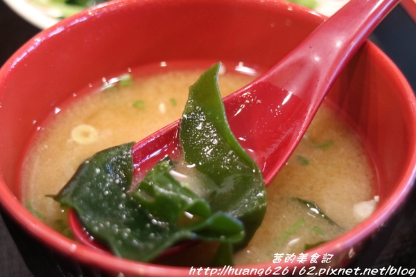 すき家SUKIYA(三重菜寮店)：【新北三重區】新北市第一家平價牛丼飯『日本すき家丼飯(SUKIYA)』24小時不打烊、捷運菜寮站~