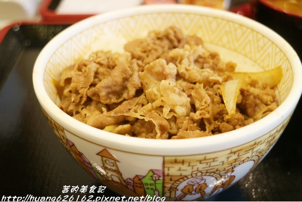 すき家SUKIYA(三重菜寮店)：【新北三重區】新北市第一家平價牛丼飯『日本すき家丼飯(SUKIYA)』24小時不打烊、捷運菜寮站~