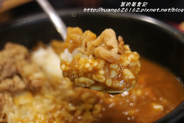すき家SUKIYA(三重菜寮店)：【新北三重區】新北市第一家平價牛丼飯『日本すき家丼飯(SUKIYA)』24小時不打烊、捷運菜寮站~