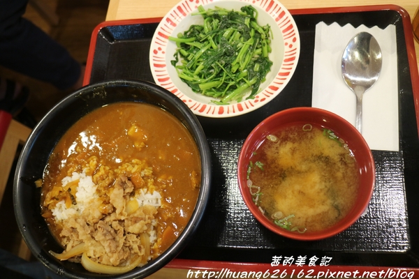すき家SUKIYA(三重菜寮店)：【新北三重區】新北市第一家平價牛丼飯『日本すき家丼飯(SUKIYA)』24小時不打烊、捷運菜寮站~
