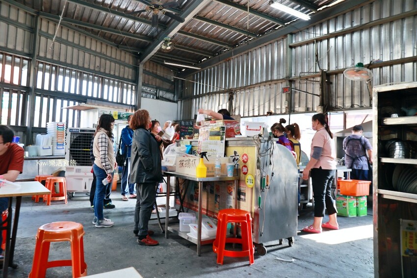 彰化田中原橋頭臭豆腐|田中30年老店一炸出名的臭豆腐外酥內軟特製醬再加辣好吃!