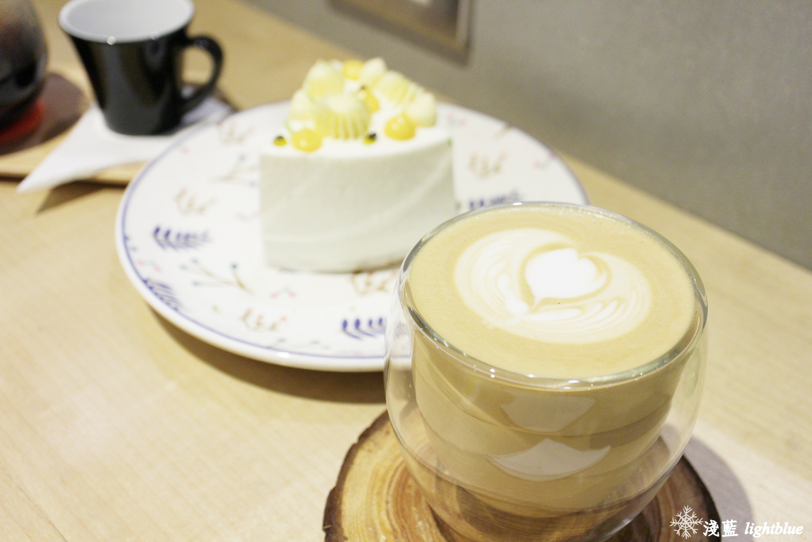 [ 圓山站美食 ] 淺藍 × Gacha Gacha 轉咖啡～讓扭蛋幫你決定今天喝什麼（免費wifi插座不限時）