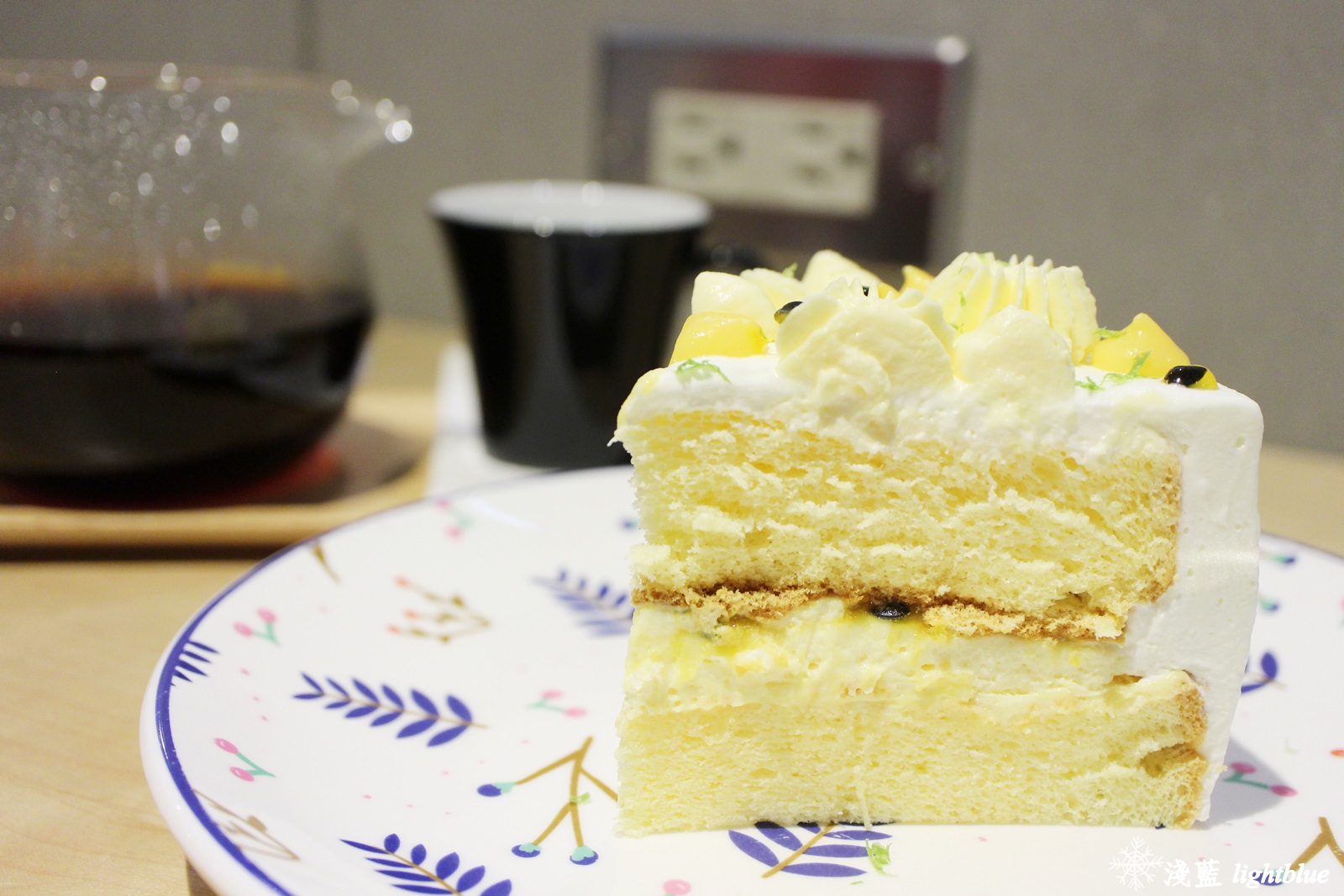 [ 圓山站美食 ] 淺藍 × Gacha Gacha 轉咖啡～讓扭蛋幫你決定今天喝什麼（免費wifi插座不限時）