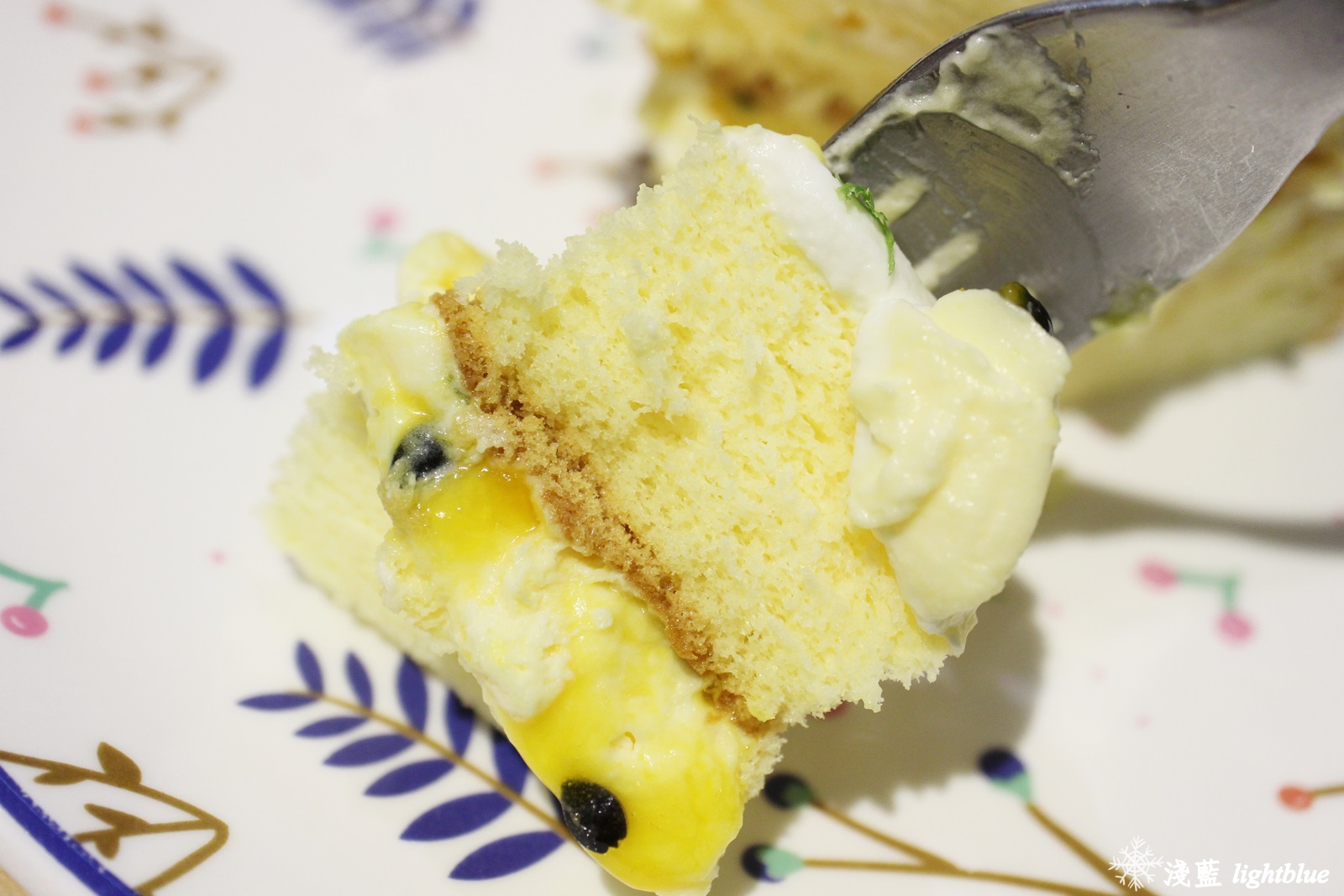 [ 圓山站美食 ] 淺藍 × Gacha Gacha 轉咖啡～讓扭蛋幫你決定今天喝什麼（免費wifi插座不限時）