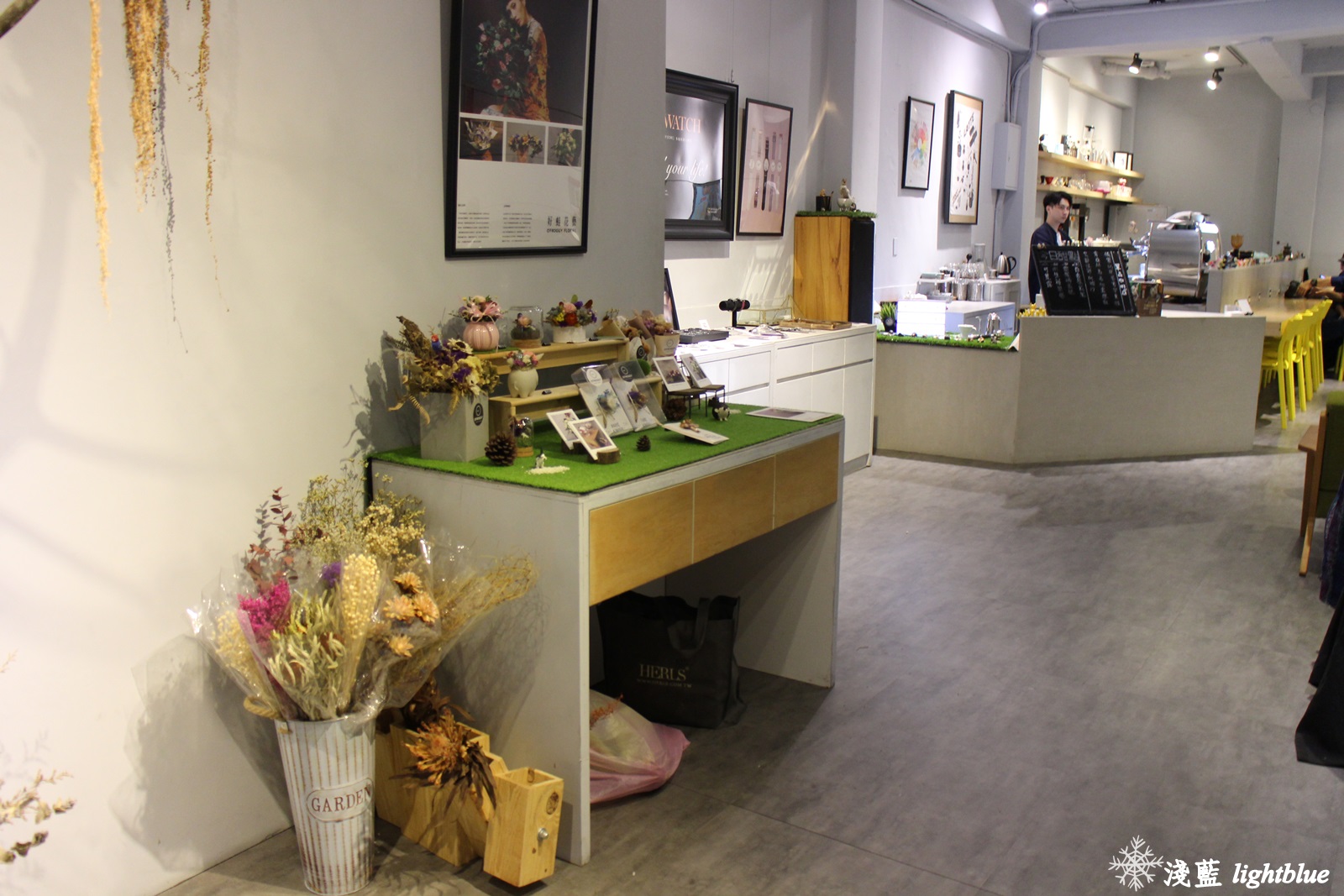 [ 圓山站美食 ] 淺藍 × Gacha Gacha 轉咖啡～讓扭蛋幫你決定今天喝什麼（免費wifi插座不限時）