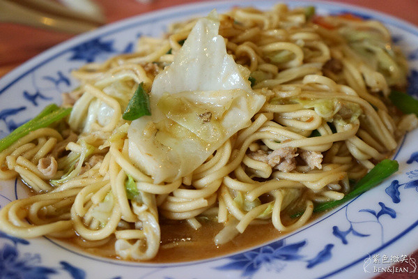 宜蘭員山雙連埤秘境!彩燕在地美食必吃紅麴白斬雞、獨特蓴菜料理。