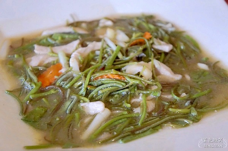 宜蘭員山雙連埤秘境!彩燕在地美食必吃紅麴白斬雞、獨特蓴菜料理。