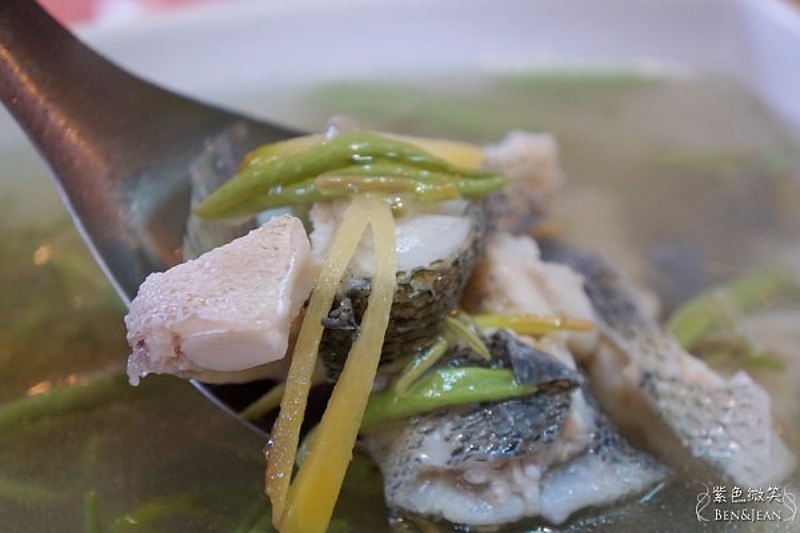 宜蘭員山雙連埤秘境!彩燕在地美食必吃紅麴白斬雞、獨特蓴菜料理。