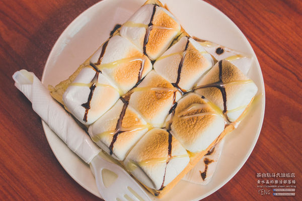 茶自點複合式餐飲斗六旗艦店【雲林美食】|雲林斗六用餐聚會首選場地;來這COSPLAY讓你一秒變格格,瞬間當皇帝。