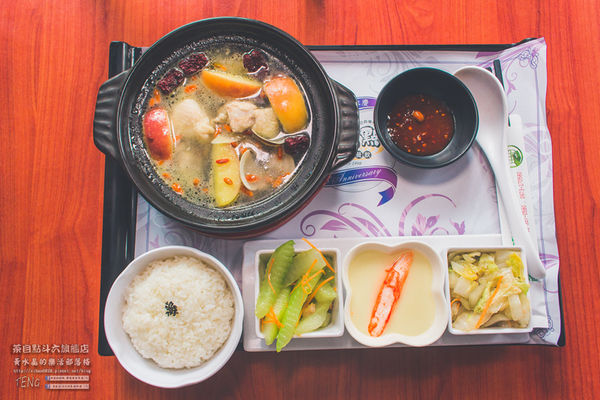 茶自點複合式餐飲斗六旗艦店【雲林美食】|雲林斗六用餐聚會首選場地;來這COSPLAY讓你一秒變格格,瞬間當皇帝。