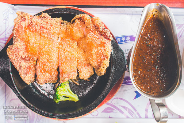 茶自點複合式餐飲斗六旗艦店【雲林美食】|雲林斗六用餐聚會首選場地;來這COSPLAY讓你一秒變格格,瞬間當皇帝。