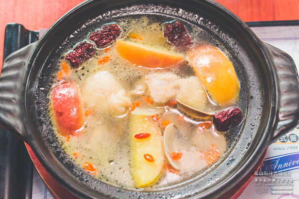 茶自點複合式餐飲斗六旗艦店【雲林美食】|雲林斗六用餐聚會首選場地;來這COSPLAY讓你一秒變格格,瞬間當皇帝。