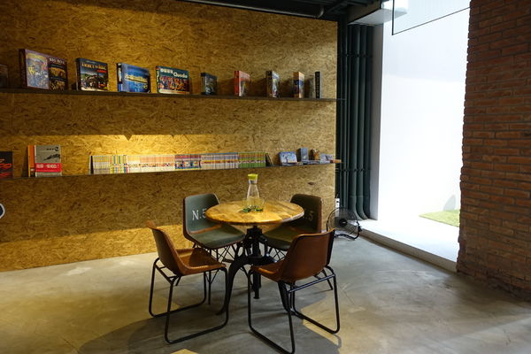 重量級的雙層牛肉洋蔥圈漢堡超震撼~還是個平日不限時、內建遊樂間的包場聖地呀！T-Park Café & eatery