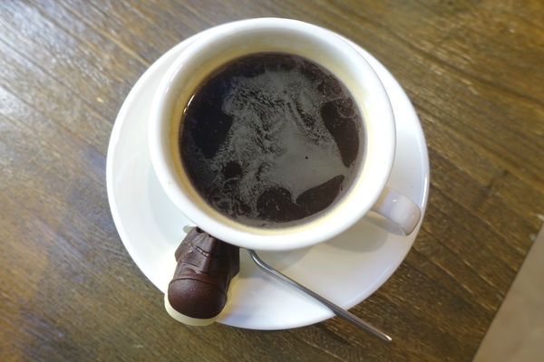 重量級的雙層牛肉洋蔥圈漢堡超震撼~還是個平日不限時、內建遊樂間的包場聖地呀！T-Park Café & eatery