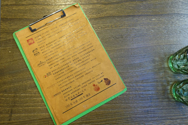 重量級的雙層牛肉洋蔥圈漢堡超震撼~還是個平日不限時、內建遊樂間的包場聖地呀！T-Park Café & eatery