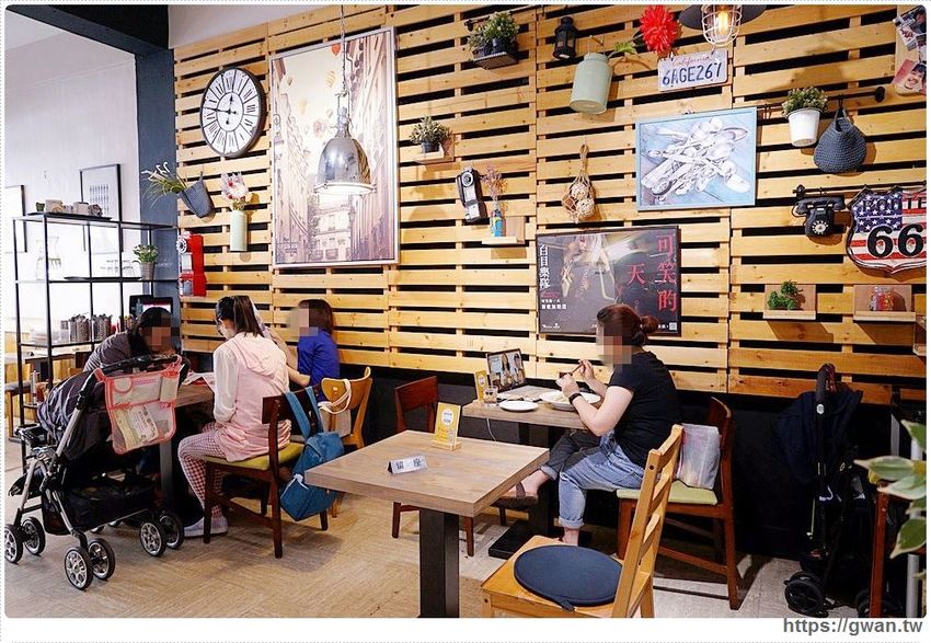 外觀低調生意超好，學生私藏口袋名單！低消只要100元，不限時不收服務費還有免費插座