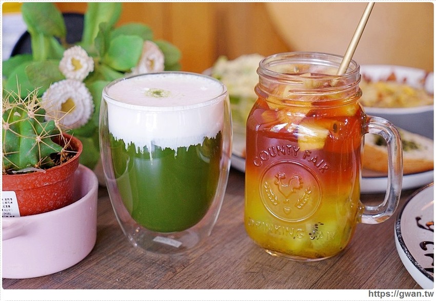 外觀低調生意超好，學生私藏口袋名單！低消只要100元，不限時不收服務費還有免費插座