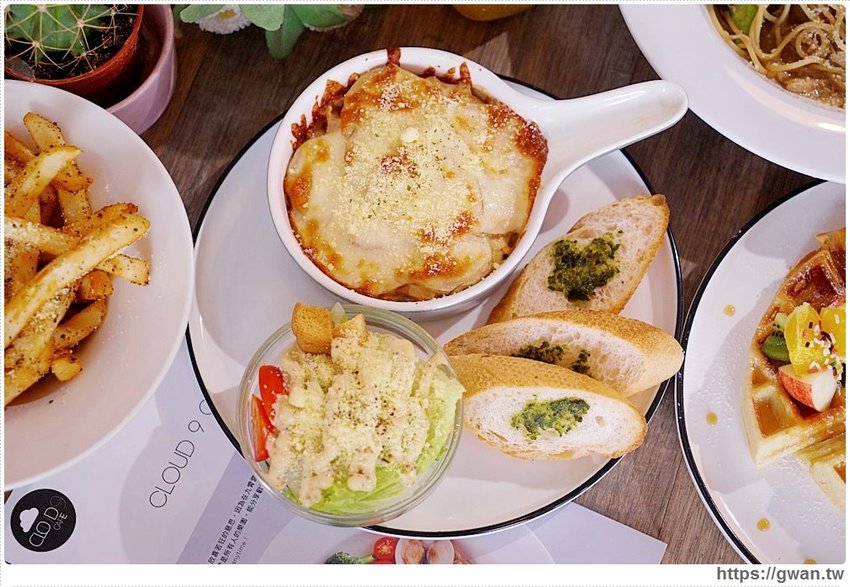 外觀低調生意超好，學生私藏口袋名單！低消只要100元，不限時不收服務費還有免費插座