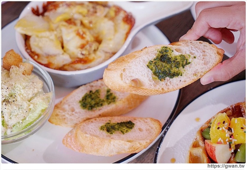 外觀低調生意超好，學生私藏口袋名單！低消只要100元，不限時不收服務費還有免費插座