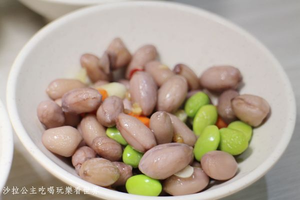 18度c麻醬涼麵:板橋涼麵瘋一碗只要30元/洋蔥、味噌湯免費續加『18度C 現做麻醬涼麵-總店』捷運亞東醫院站/亞東技術學院商圈