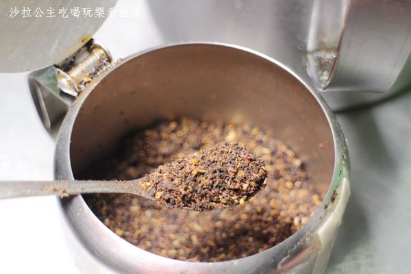 18度c麻醬涼麵:板橋涼麵瘋一碗只要30元/洋蔥、味噌湯免費續加『18度C 現做麻醬涼麵-總店』捷運亞東醫院站/亞東技術學院商圈