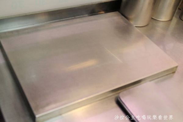 18度c麻醬涼麵:板橋涼麵瘋一碗只要30元/洋蔥、味噌湯免費續加『18度C 現做麻醬涼麵-總店』捷運亞東醫院站/亞東技術學院商圈