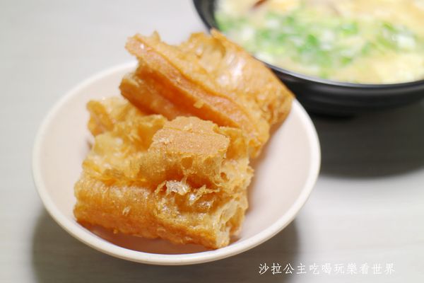 18度c麻醬涼麵:板橋涼麵瘋一碗只要30元/洋蔥、味噌湯免費續加『18度C 現做麻醬涼麵-總店』捷運亞東醫院站/亞東技術學院商圈