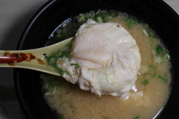 18度c麻醬涼麵:板橋涼麵瘋一碗只要30元/洋蔥、味噌湯免費續加『18度C 現做麻醬涼麵-總店』捷運亞東醫院站/亞東技術學院商圈