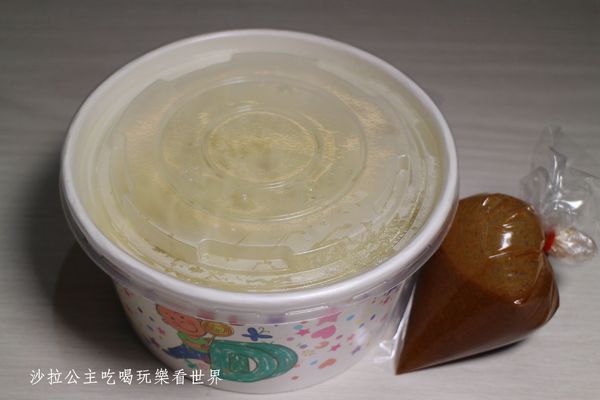 18度c麻醬涼麵:板橋涼麵瘋一碗只要30元/洋蔥、味噌湯免費續加『18度C 現做麻醬涼麵-總店』捷運亞東醫院站/亞東技術學院商圈