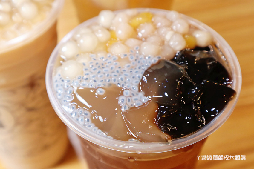 新竹飲料外送推薦圈圈微森！滿滿半杯都是料！還有超吸睛新款飲料提拉米蘇蛋糕奶茶