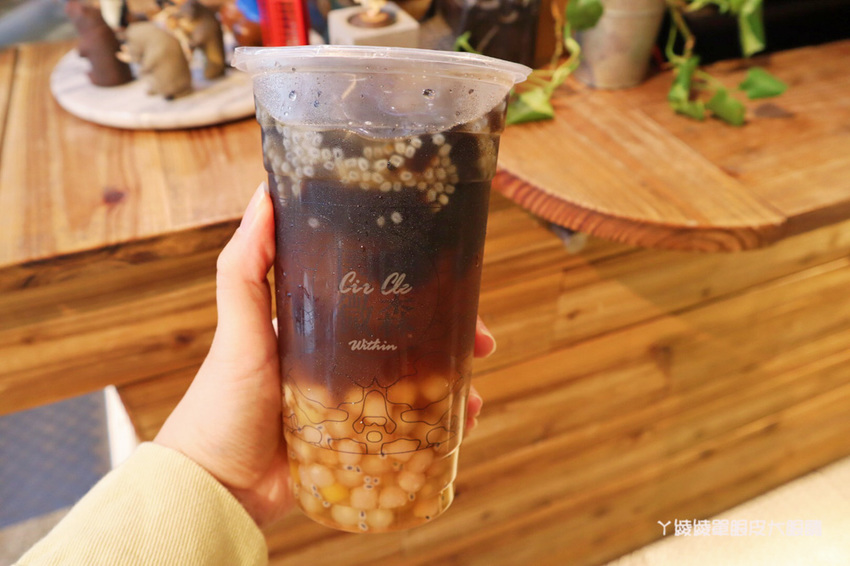 新竹飲料外送推薦圈圈微森！滿滿半杯都是料！還有超吸睛新款飲料提拉米蘇蛋糕奶茶