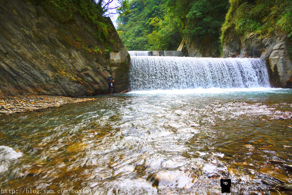 【南投。仁愛】精英瀑布。攔沙壩。野溪溫泉。精英溫泉。塔羅灣溪