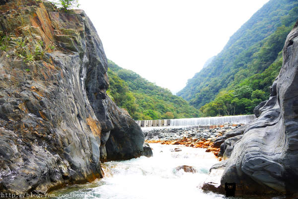 【南投。仁愛】精英瀑布。攔沙壩。野溪溫泉。精英溫泉。塔羅灣溪