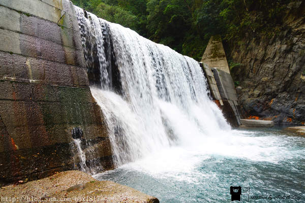 【南投。仁愛】精英瀑布。攔沙壩。野溪溫泉。精英溫泉。塔羅灣溪