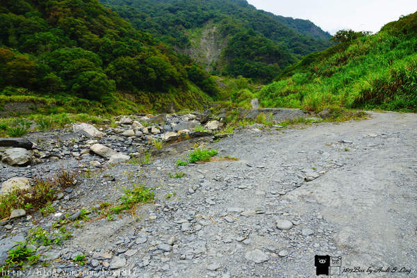 【南投。仁愛】野溪溫泉。精英溫泉。塔羅灣溪。情人吊橋