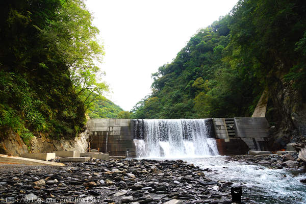 【南投。仁愛】精英瀑布。攔沙壩。野溪溫泉。精英溫泉。塔羅灣溪
