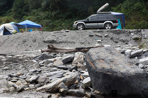 【南投。仁愛】野溪溫泉。精英溫泉。塔羅灣溪。情人吊橋