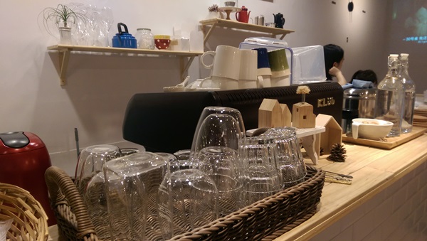 填一點：酸甜慕斯陪我度過下陣雨的午後