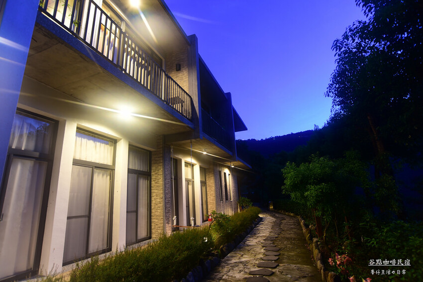 桃園拉拉山住宿推薦！絕美山谷景觀谷點咖啡民宿一泊三食，享受大自然美景。