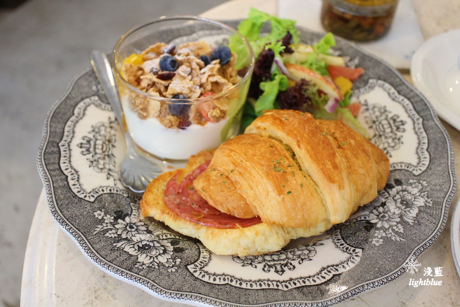 [ 板橋美食 ] 淺藍 × merci creme～老屋甜點，午後的布丁、抹茶小富士與美味可頌