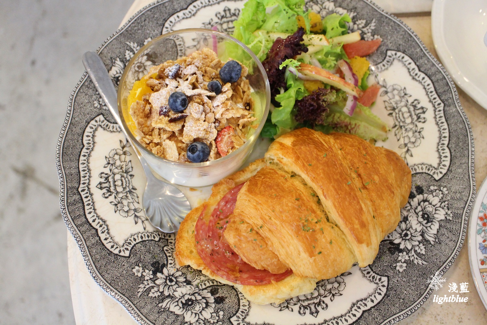 [ 板橋美食 ] 淺藍 × merci creme～老屋甜點，午後的布丁、抹茶小富士與美味可頌