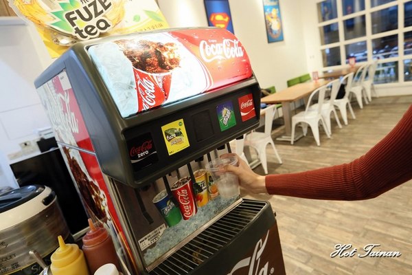 美式餐廳AJ Burger：【台南美食】小清新風格美式漢堡店！大份量親民價格：AJ Burger美式餐廳