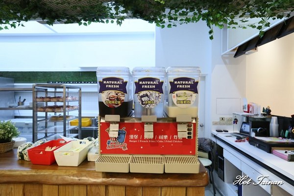 美式餐廳AJ Burger：【台南美食】小清新風格美式漢堡店！大份量親民價格：AJ Burger美式餐廳