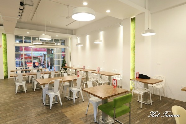 美式餐廳AJ Burger：【台南美食】小清新風格美式漢堡店！大份量親民價格：AJ Burger美式餐廳