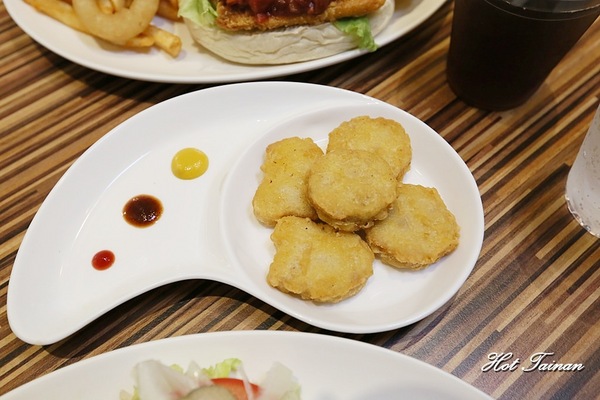 美式餐廳AJ Burger：【台南美食】小清新風格美式漢堡店！大份量親民價格：AJ Burger美式餐廳