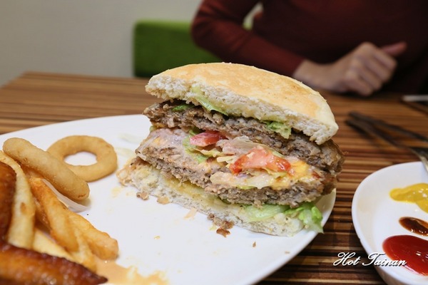 美式餐廳AJ Burger：【台南美食】小清新風格美式漢堡店！大份量親民價格：AJ Burger美式餐廳